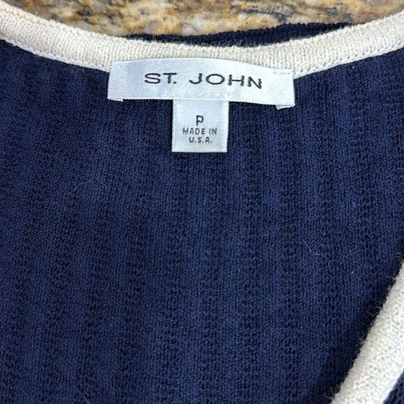 St. John Navy Blue Ribbed Knit Sleeveless Top With Cream Trim Size 2 - Picture 3 of 6